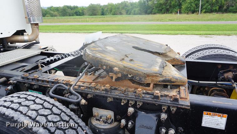 image for item DD7915 2006 Freightliner Columbia semi truck