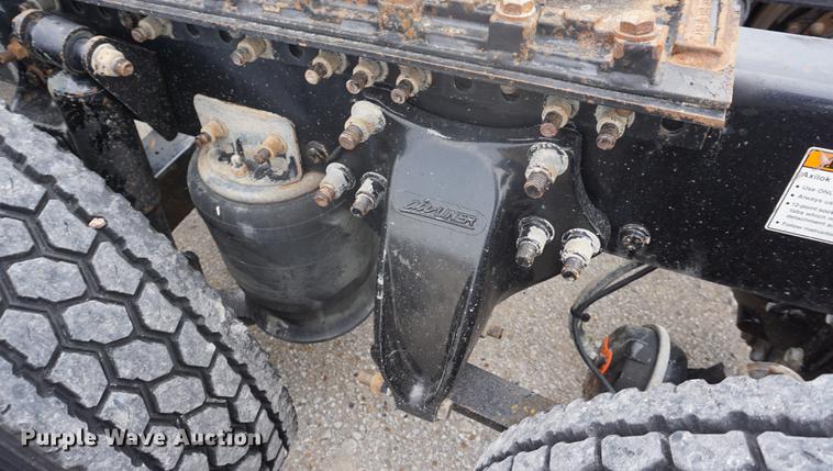 image for item DD7915 2006 Freightliner Columbia semi truck