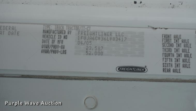 image for item DD7915 2006 Freightliner Columbia semi truck