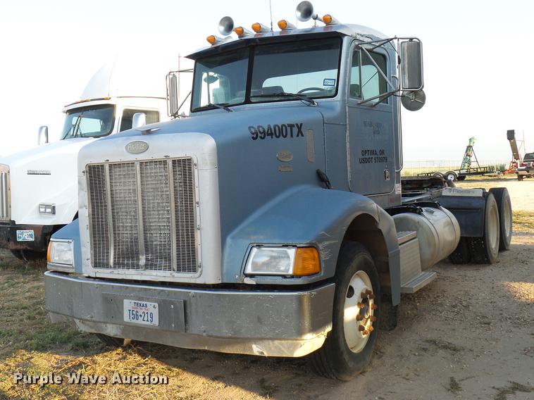 image for item DD8397 1999 Peterbilt 385 semi truck
