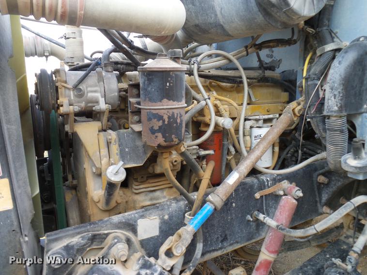 image for item DD8397 1999 Peterbilt 385 semi truck