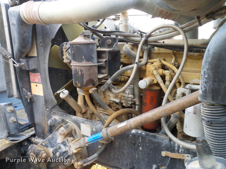 image for item DD8397 1999 Peterbilt 385 semi truck