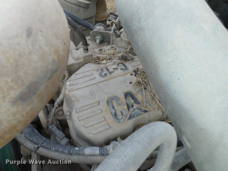 image for item DD8397 1999 Peterbilt 385 semi truck