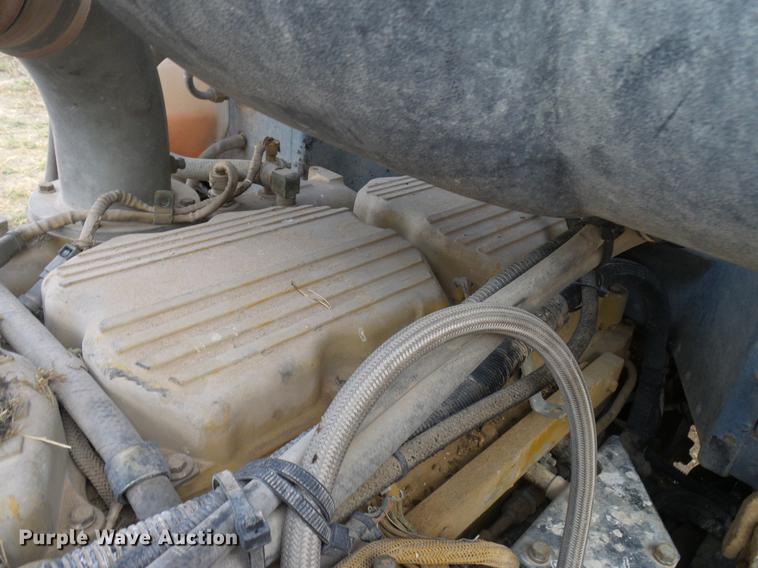 image for item DD8397 1999 Peterbilt 385 semi truck