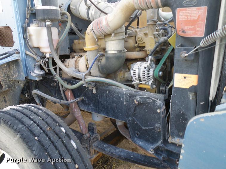image for item DD8397 1999 Peterbilt 385 semi truck