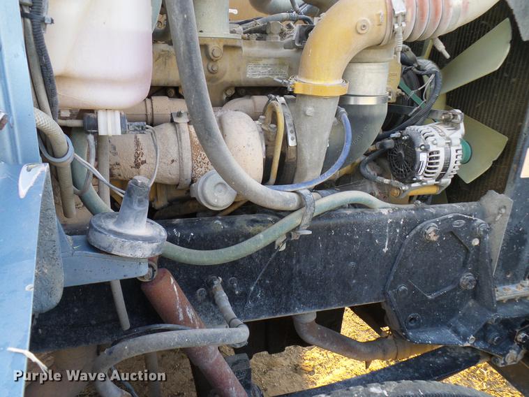 image for item DD8397 1999 Peterbilt 385 semi truck