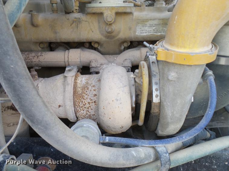 image for item DD8397 1999 Peterbilt 385 semi truck