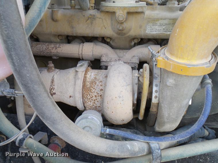 image for item DD8397 1999 Peterbilt 385 semi truck