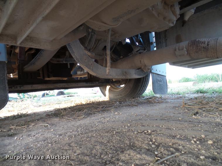 image for item DD8397 1999 Peterbilt 385 semi truck