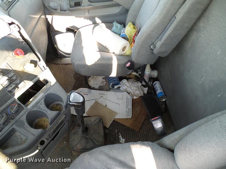 image for item DD8412 2004 Freightliner Columbia semi truck