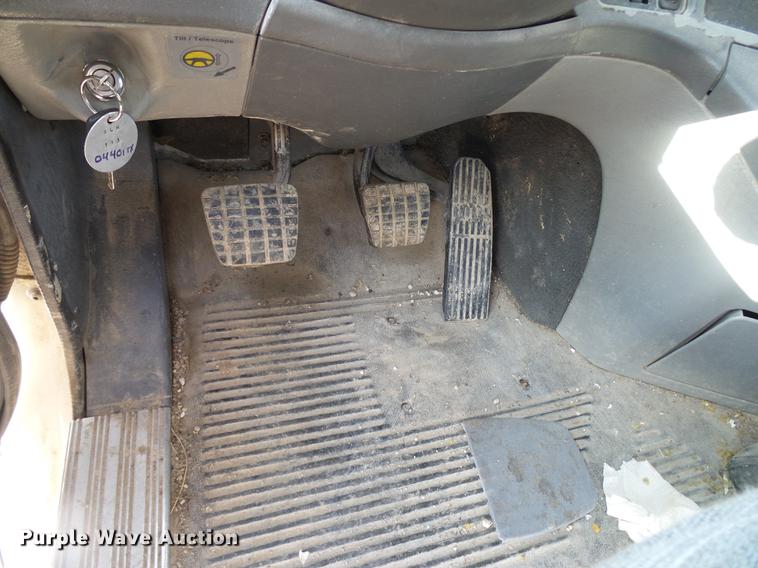 image for item DD8412 2004 Freightliner Columbia semi truck