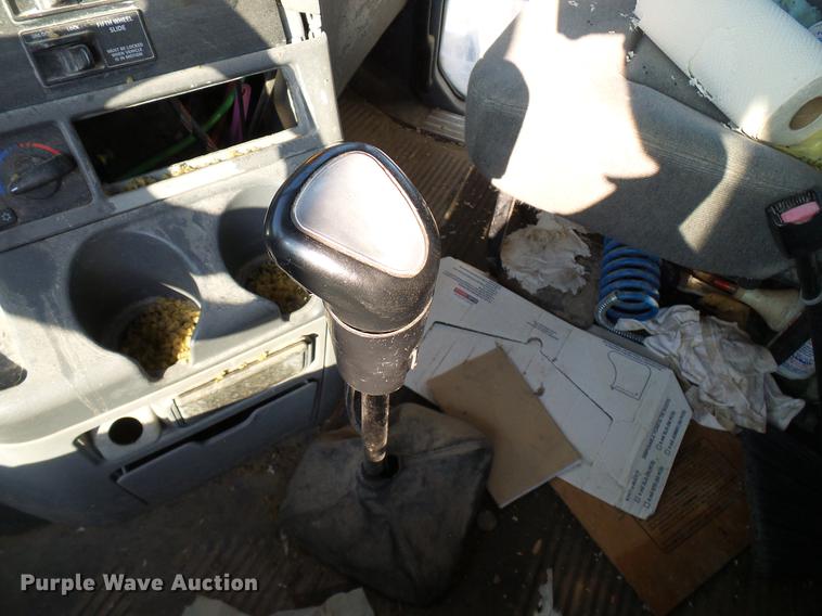 image for item DD8412 2004 Freightliner Columbia semi truck