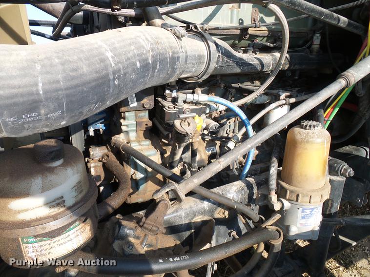 image for item DD8412 2004 Freightliner Columbia semi truck