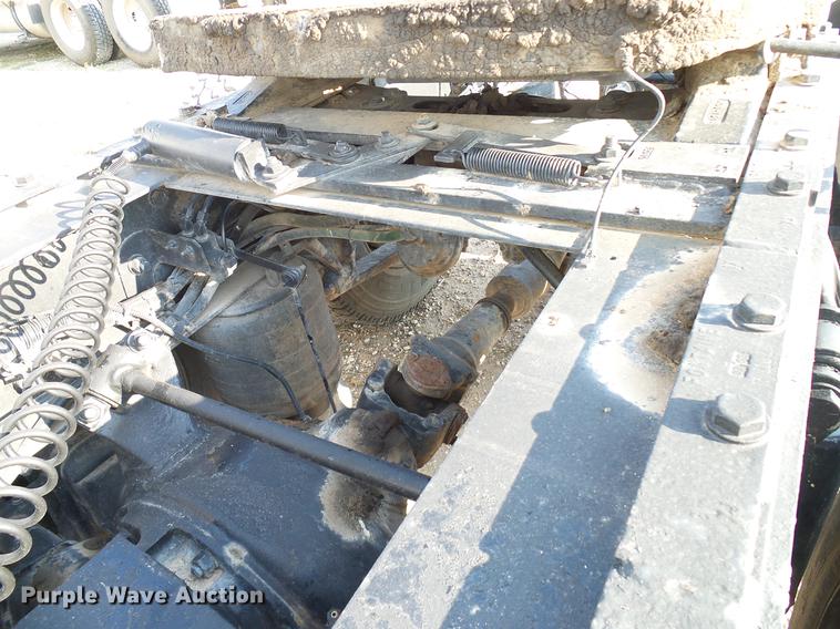 image for item DD8412 2004 Freightliner Columbia semi truck