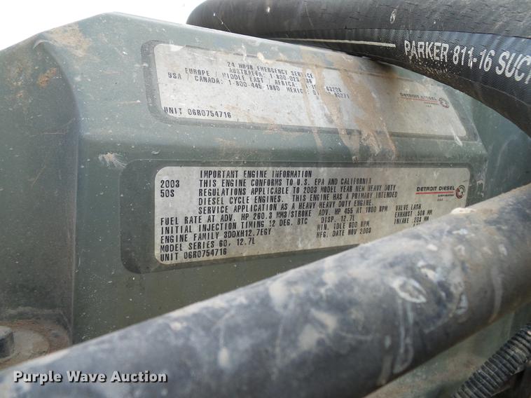 image for item DD8413 2004 Freightliner Columbia semi truck