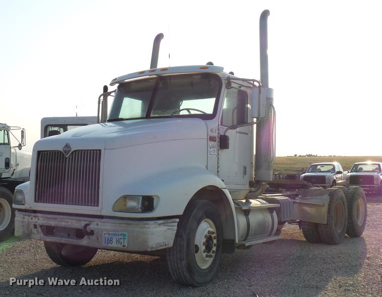 image for item DD8414 2005 International 9200i semi truck