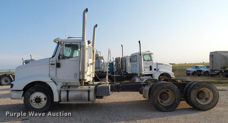 image for item DD8414 2005 International 9200i semi truck