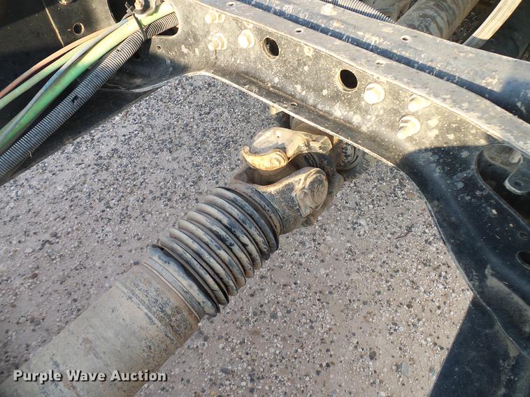 image for item DD8414 2005 International 9200i semi truck