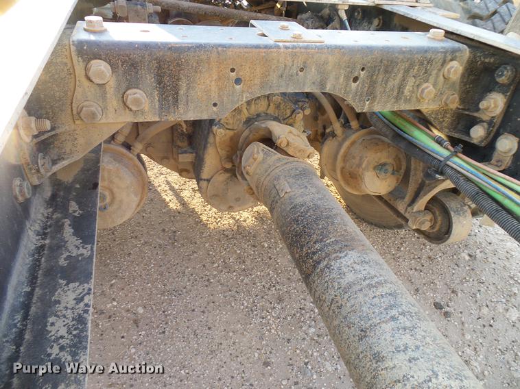 image for item DD8414 2005 International 9200i semi truck