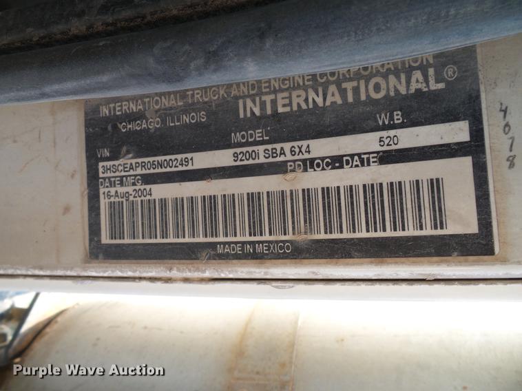image for item DD8414 2005 International 9200i semi truck