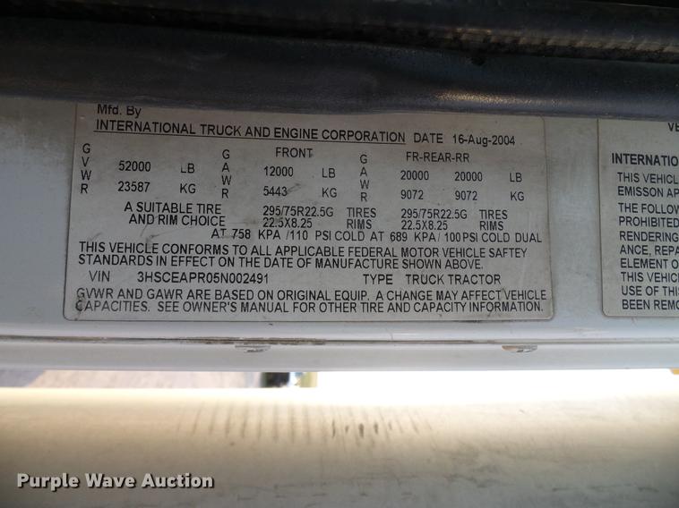 image for item DD8414 2005 International 9200i semi truck