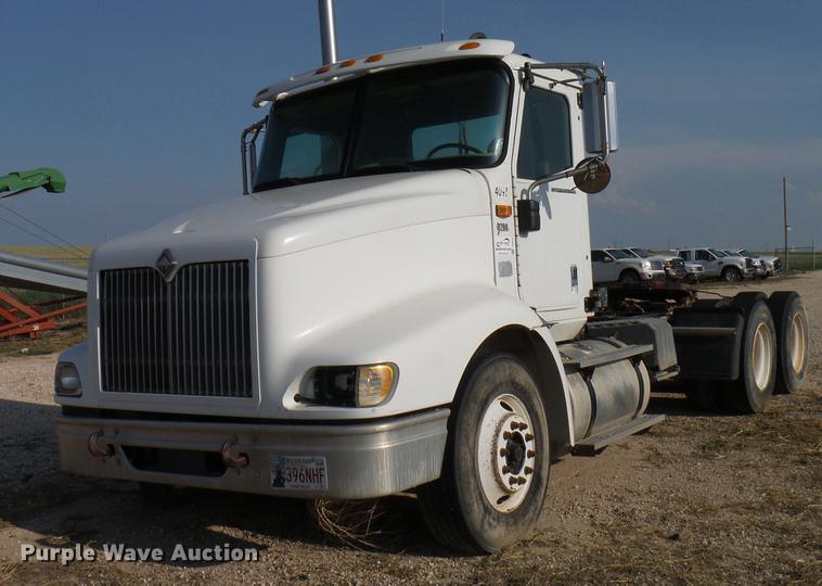 image for item DD8415 2005 International 9200i semi truck