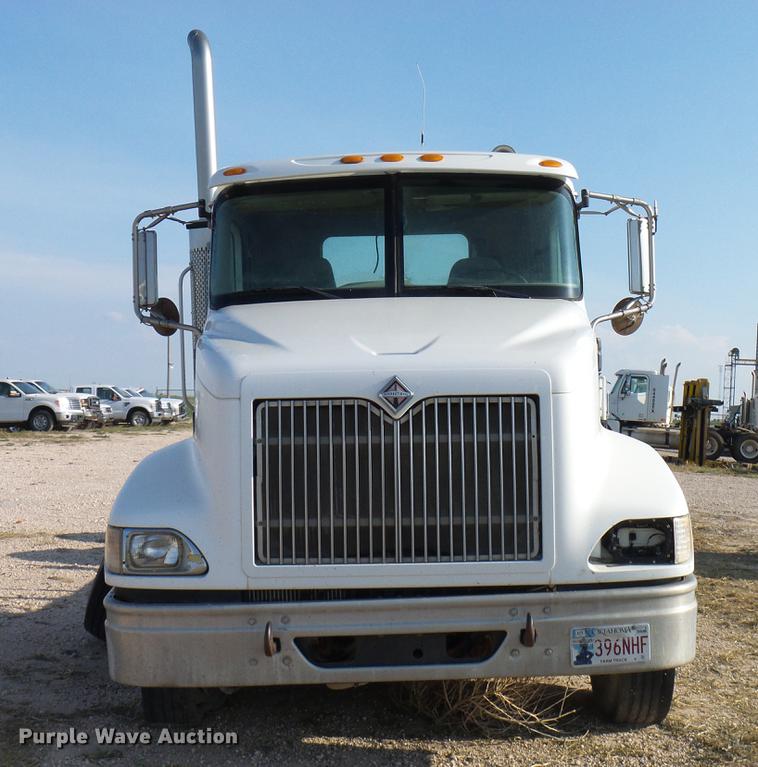 image for item DD8415 2005 International 9200i semi truck