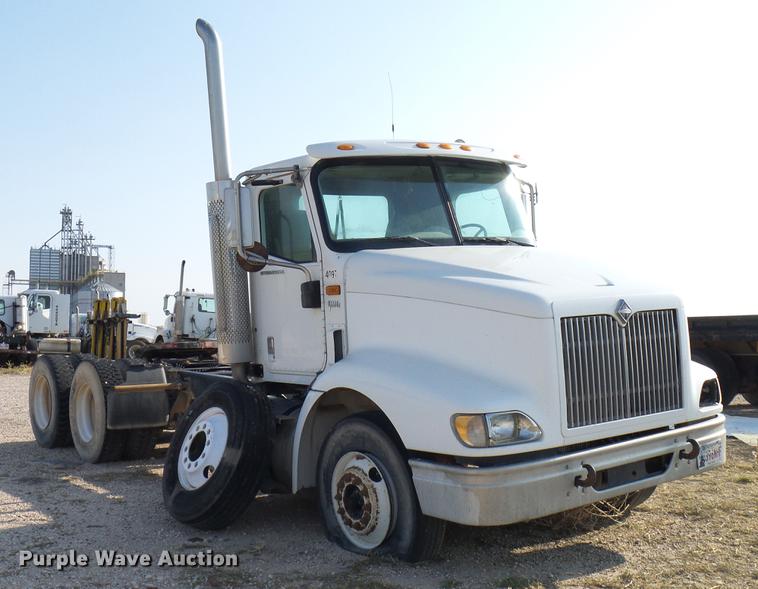image for item DD8415 2005 International 9200i semi truck
