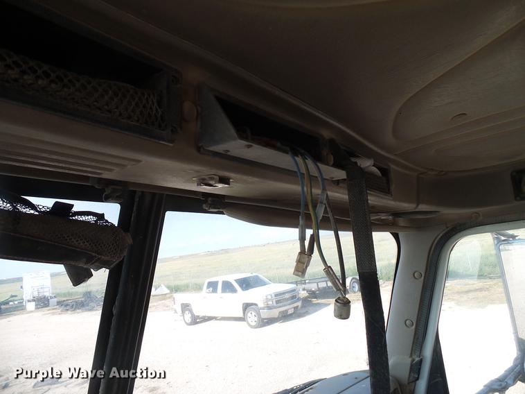 image for item DD8415 2005 International 9200i semi truck