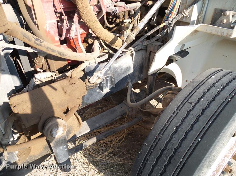 image for item DD8415 2005 International 9200i semi truck