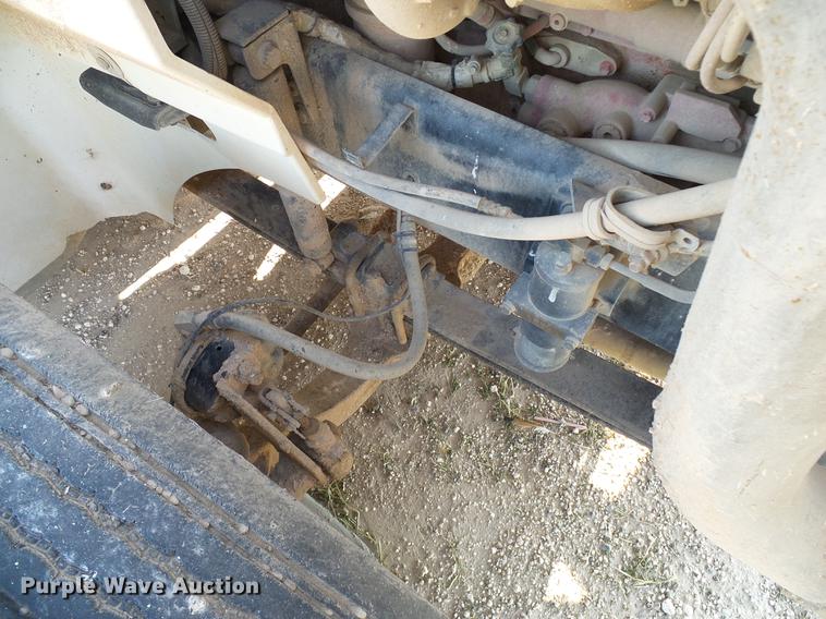 image for item DD8415 2005 International 9200i semi truck