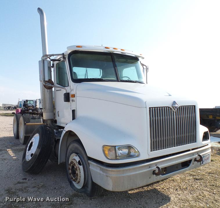 image for item DD8415 2005 International 9200i semi truck