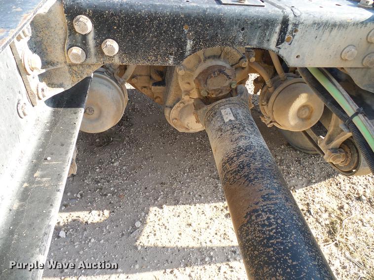 image for item DD8415 2005 International 9200i semi truck