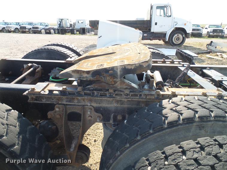 image for item DD8415 2005 International 9200i semi truck