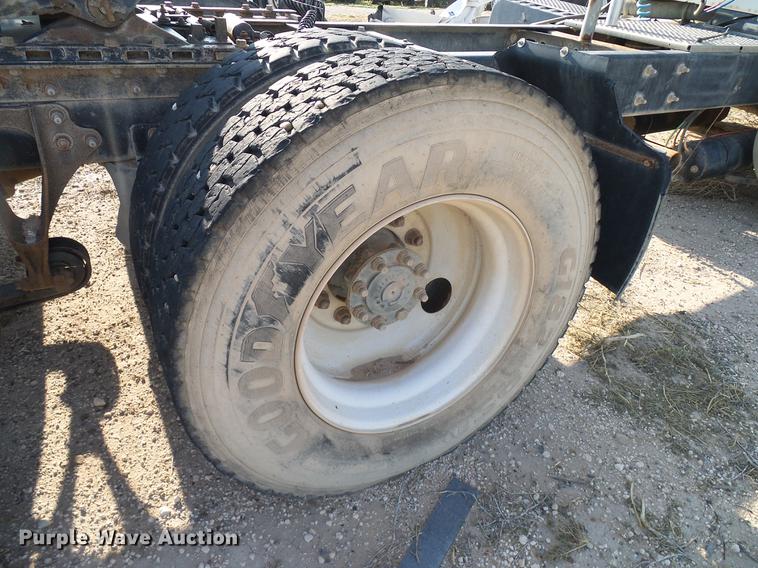 image for item DD8415 2005 International 9200i semi truck