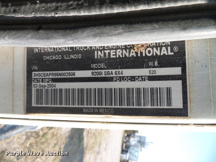 image for item DD8415 2005 International 9200i semi truck