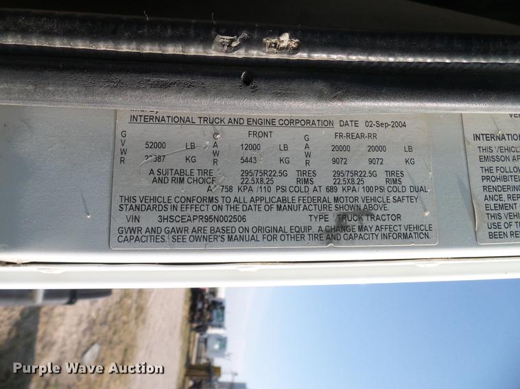 image for item DD8415 2005 International 9200i semi truck