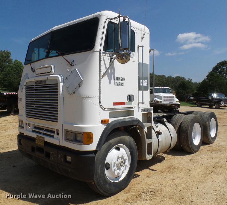 image for item DE5187 1994 Freightliner FLB semi truck
