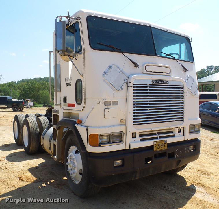 image for item DE5187 1994 Freightliner FLB semi truck