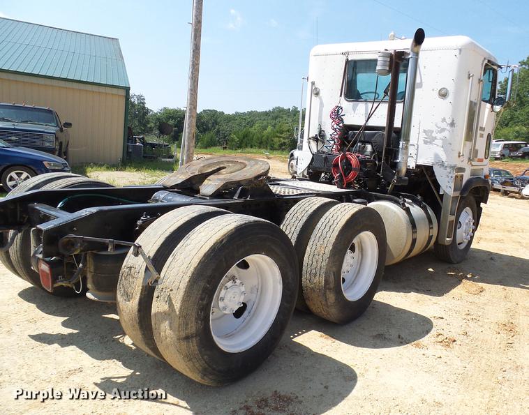 image for item DE5187 1994 Freightliner FLB semi truck