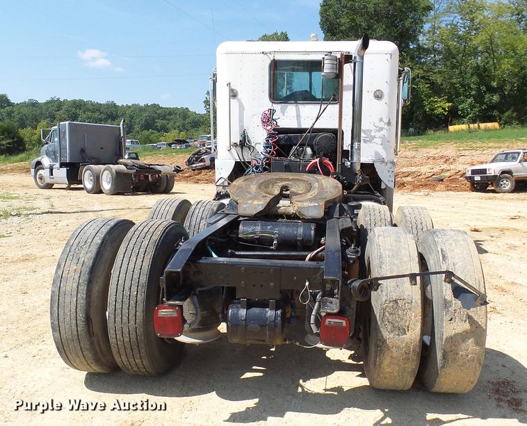 image for item DE5187 1994 Freightliner FLB semi truck