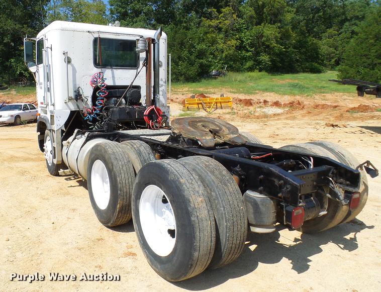 image for item DE5187 1994 Freightliner FLB semi truck