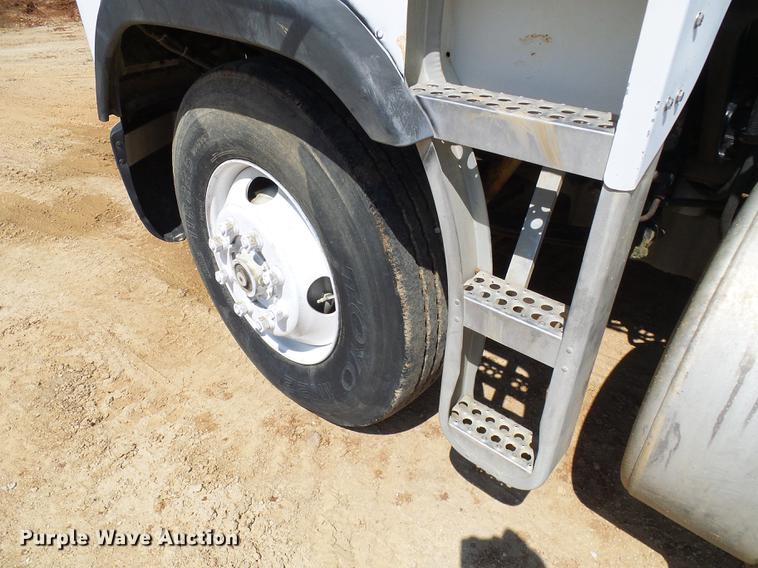 image for item DE5187 1994 Freightliner FLB semi truck