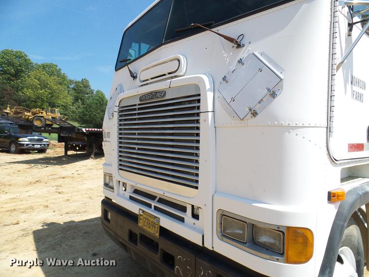 image for item DE5187 1994 Freightliner FLB semi truck