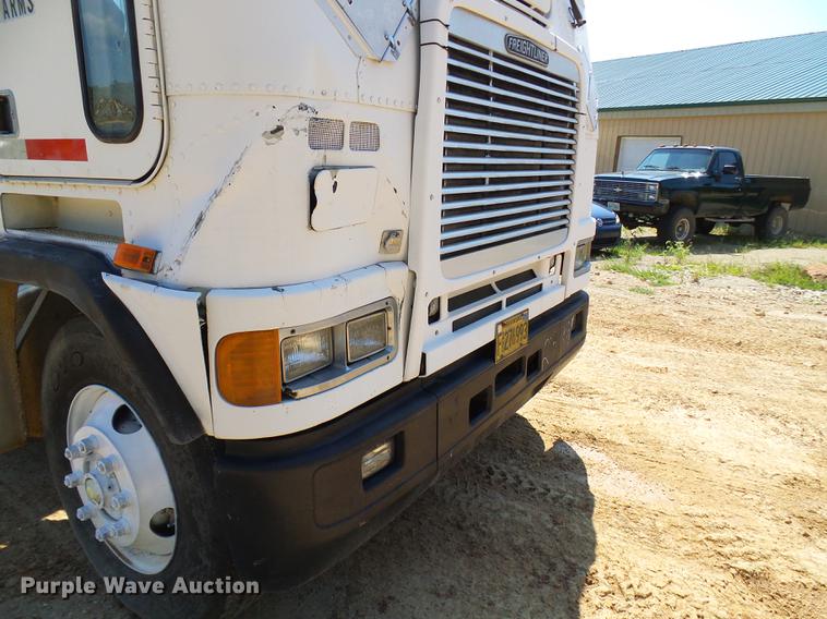 image for item DE5187 1994 Freightliner FLB semi truck