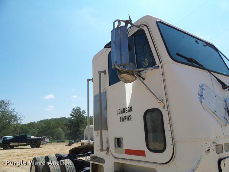 image for item DE5187 1994 Freightliner FLB semi truck