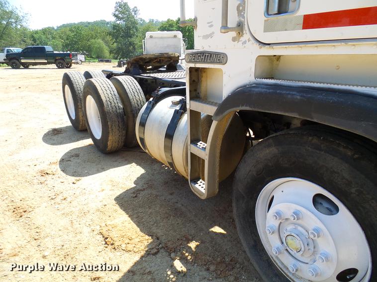 image for item DE5187 1994 Freightliner FLB semi truck