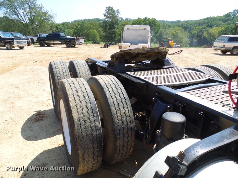 image for item DE5187 1994 Freightliner FLB semi truck