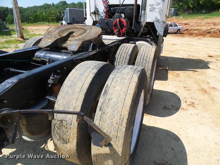 image for item DE5187 1994 Freightliner FLB semi truck