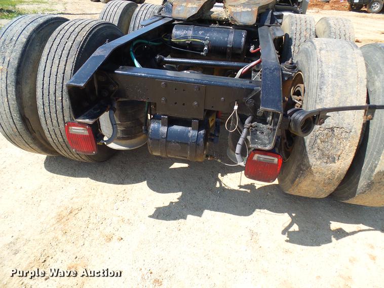 image for item DE5187 1994 Freightliner FLB semi truck